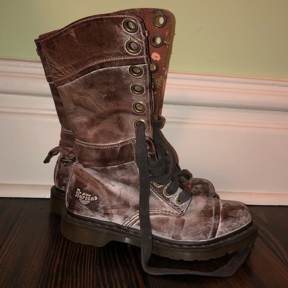 dr marten brown laceup boots Triumph Massai Floral